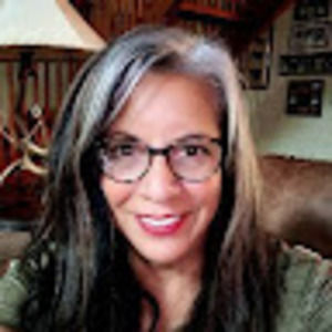 Meet your Posher, Elise